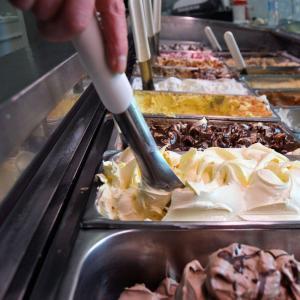 Njut av berömda gelato medan du vandrar i Cinque Terre