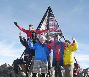 Swetts vandrare har nått toppen av nordafrikas högsta berg Jbel Toubkal i Atlasbergen