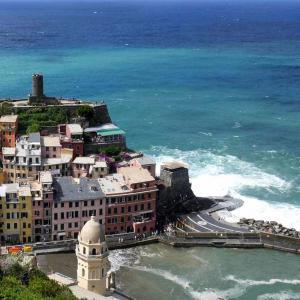 Ta ett dopp i kuststaden Cinque Terre