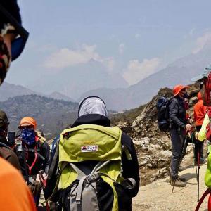 Vi behåller ett lugnt och behagligt tempo i vandringen mot Everest Base Camp