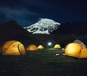 Vi spenderar flera nätter i tält under vår vandring på Inkaleden